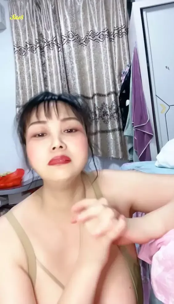 如虎之年爆乳老阿姨温柔如花居家诱惑